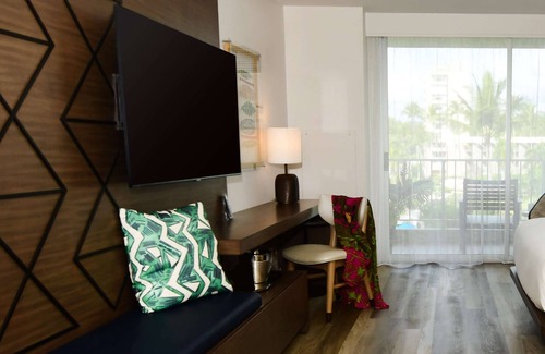 Lihue Hotel | 2 Large Rooms w/Ocean View! Close to Kauai Backcountry Adventures! Outdoor Pool