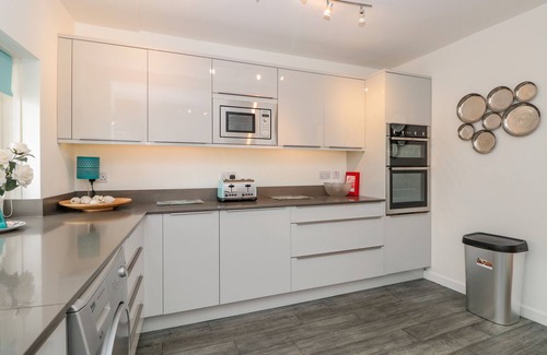 Dartmouth Cottage | 2 LEE COURT in Dartmouth
