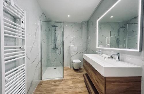 Reims City Centre Apartment | 2 Lenoir T2 spacieux avec jacuzzi au centre-ville