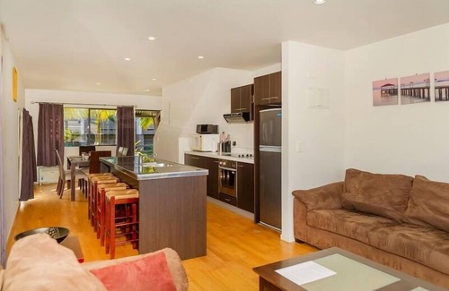 Whitianga Apartment | 2 level self contained apartment close to the poolat AquaSoleil.