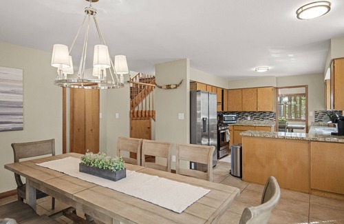 Flagstaff Cabin | 2 Living Rooms + Fires | Quick Drive Downtown