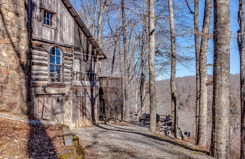 Sparta Cabin | 2 Lux Cabins and Treehouse on 50 acres Stunning Lake Views, Fire Pit and Hot Tub