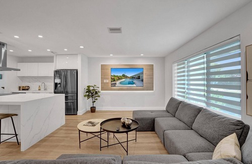 Plantation House | 2 Luxury homes w/heated pool, 6 bedrooms, Fire pits, 15 min to FLL & the Beach