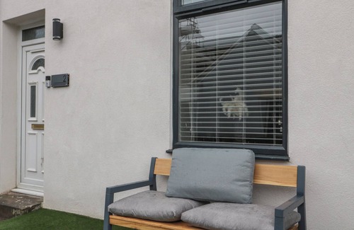 Woodhorn Cottage | 2 MARINE COTTAGES, pet friendly, with hot tub in Newbiggin-By-The-Sea