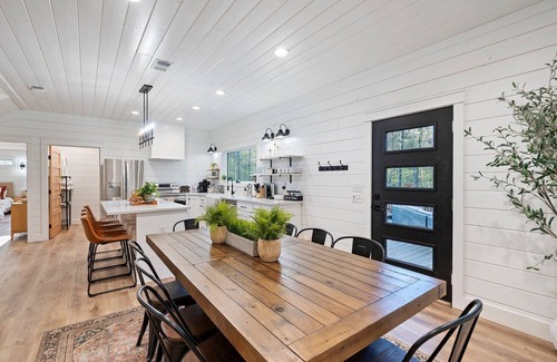 Broken Bow Cabin | 2 Master Suites | Heated Pool | Dogs Welcome