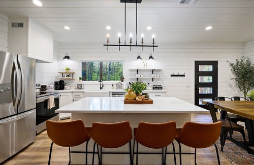 Broken Bow Cabin | 2 Master Suites | Heated Pool | Dogs Welcome