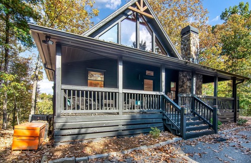 Foxfire Estates Cabin | 2 Masters + Theater + Sauna + Mtn Views + Hot Tub