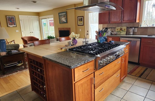 Blacksburg House | 2 mi from VT campus. Great house - football games, graduation, or campus visits.