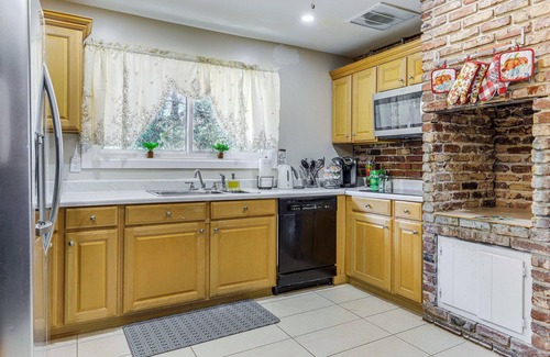 College Park House | 2 Mi to Airport: College Park Home w/Grill!