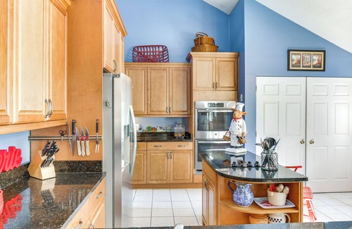 Sea Pines Cottage | 2 Mi to Beach: Hilton Head Home w/Furnished Deck