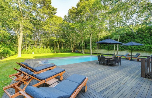 Wainscott Woods House | 2 Mi to Beach: Dog-Friendly Home in Wainscott!