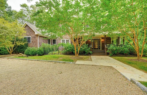 Wainscott Woods House | 2 Mi to Beach: Dog-Friendly Home in Wainscott!