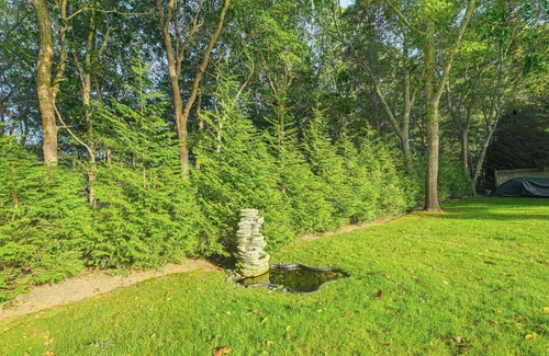 Wainscott Woods House | 2 Mi to Beach: Dog-Friendly Home in Wainscott!
