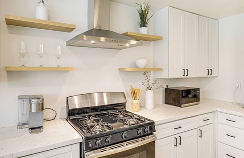 Via Marina House | 2 Mi to Beach: Pet-Friendly Oxnard Home w/ Yard