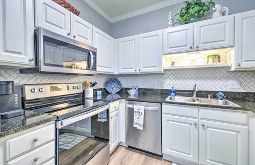Vaught Condo | < 2 Mi to Beach: Savannah Shores Resort Condo!