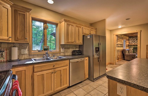 Beech Mountain Cabin | 2 Mi to Beech Mtn Resort: Cabin w/Deck & Grill!