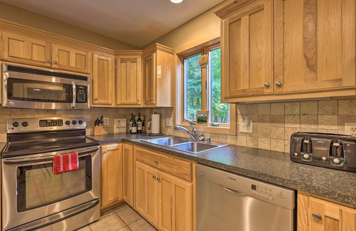 Beech Mountain Cabin | 2 Mi to Beech Mtn Resort: Cabin w/Deck & Grill!