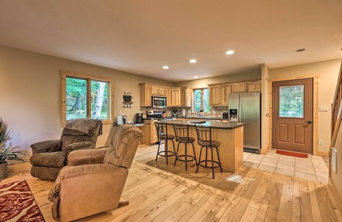Beech Mountain Cabin | 2 Mi to Beech Mtn Resort: Cabin w/Deck & Grill!