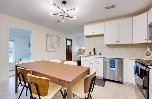 Canyon Lake Cottage | 2 Mi to Canyon Lake: Cottage w/Fire Pit & Grill