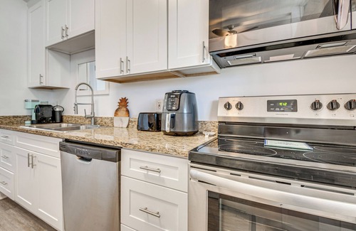 Cocoa House | 2 Mi to Cocoa Riverfront Park: Home w/Patio!