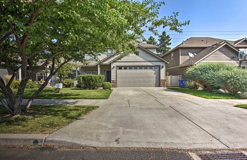 Larkspur House | 2 Mi to Downtown: Bend Getaway w/Patio!