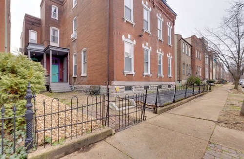 Benton Park Apartment | 2 Mi to Dtwn: Apartment in Saint Louis