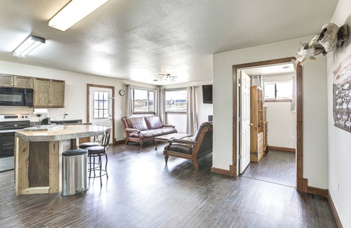 Buffalo Apartment | 2 Mi to Dtwn Buffalo: Mtn-View Retreat w/Patio!
