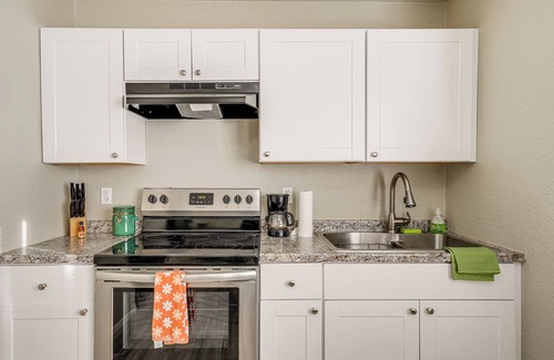 Downtown Phoenix Condo | 2 Mi to Dtwn & Chase Field: Condo w/City View!