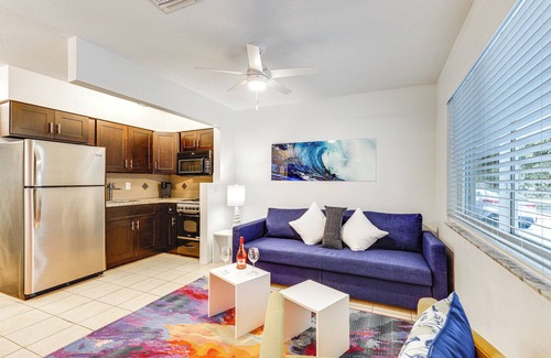 Hallandale Beach Condo | 2 Mi to Dtwn Hollywood: Vibrant Pet-Friendly Condo