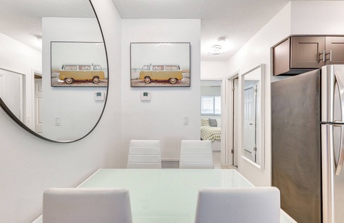 Hallandale Beach Condo | 2 Mi to Dtwn Hollywood: Vibrant Pet-Friendly Condo