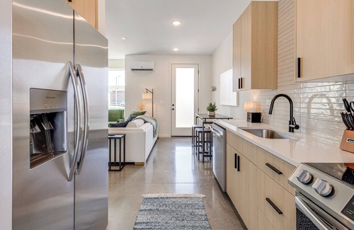 Parkridge House | < 2 Mi to Dtwn: Modern Townhome in Knoxville