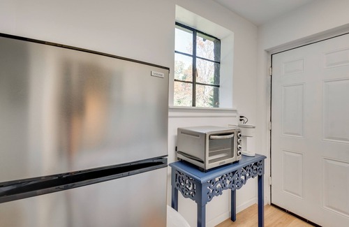 Edgewood Apartment | 2 Mi to East Atlanta Village: Cozy Studio w/Porch