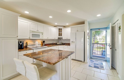 Fort Pierce Condo | 2 Mi to Fort Pierce Jetty: Coastal Florida Condo