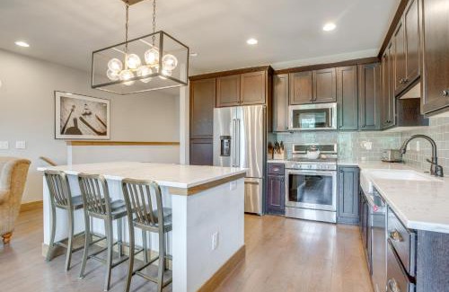 Rendezvous House | 2 Mi to Fraser River Trail Townhome with Hot Tub!