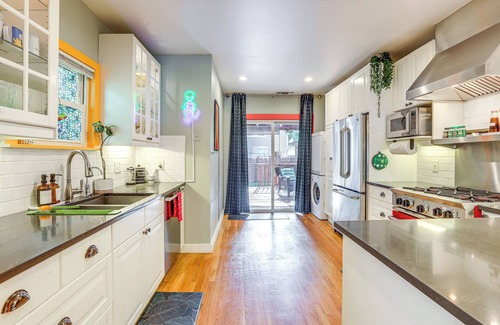 New Era Park House | 2 Mi to Golden 1 Center: Historic Home w/Deck!