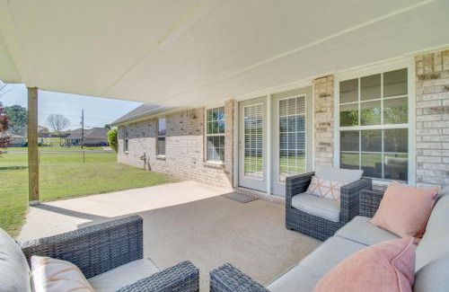 Grove House | 2 Mi to Grand Lake Grove Home with Fenced-In Yard