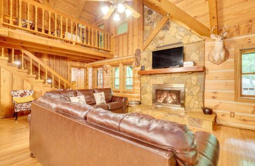 Wears Valley House | 2 Mi to GSMNP Peaceful and Scenic Cabin with Deck