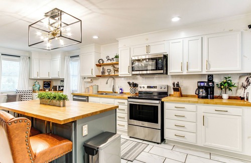 Aiken House | 2 Mi to Historic Horse District: Dog-Friendly Home