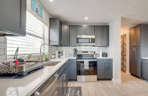 Sea Ranch House | 2 Mi to Hudson Beach: Canal-View Retreat