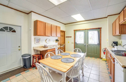 Eben Junction Apartment | 2 Mi to Ice Caves: Pet-Friendly Eben Junction Apt