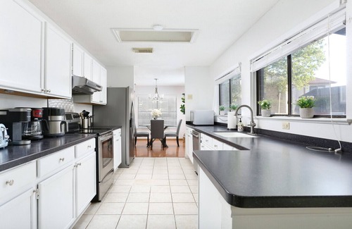 Wetmore House | 2 Mi to La Cantera, Six Flags, the RIM - Entire Home