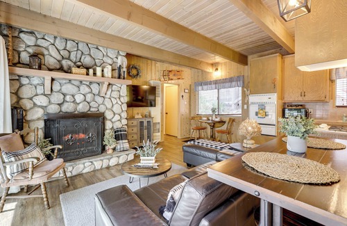 Arrowhead Villas Cabin | 2 Mi to Lake Arrowhead: Pet-Friendly Cabin