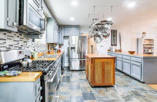 Mid City South House | 2 Mi to LSU: Mid City Home w/Yard & Patio!