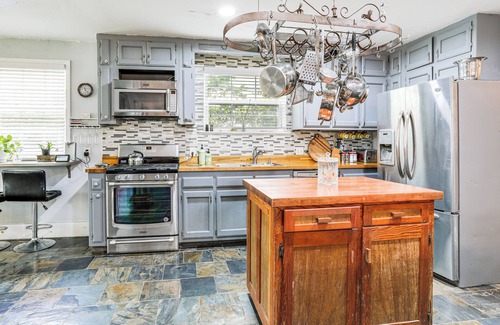 Mid City South House | 2 Mi to LSU: Mid City Home w/Yard & Patio!