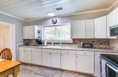 Panacea House | 2 Mi to Mashes Sands Beach: Quiet Home w/Dock!