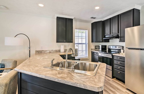 Starkville Cottage | 2 Mi to MSU: Chic Cottage Retreat w/Yard!