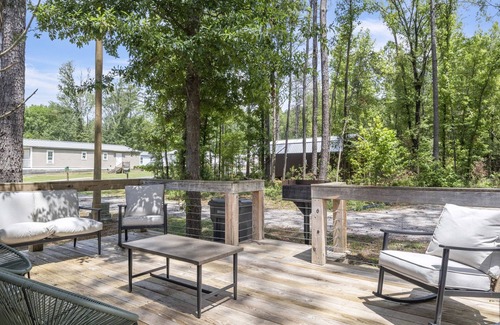 Starkville House | 2 Mi to MSU | Tiny Home w/Deck + Forest Views