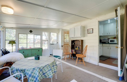 Yarnell House | 2 Mi to Mtn Biking Trails: Cozy Cottage w/Sunroom