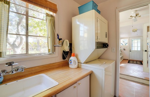 Yarnell House | 2 Mi to Mtn Biking Trails: Cozy Cottage w/Sunroom