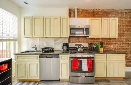 Bloomingdale House | 2 Mi to National Mall: WFH-Friendly DC Townhome